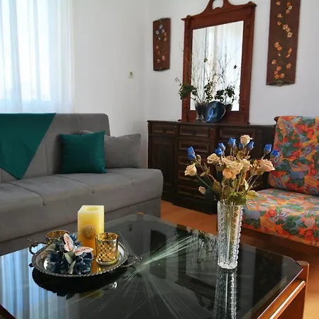 Seaside Summer Retreat-fully Equipped